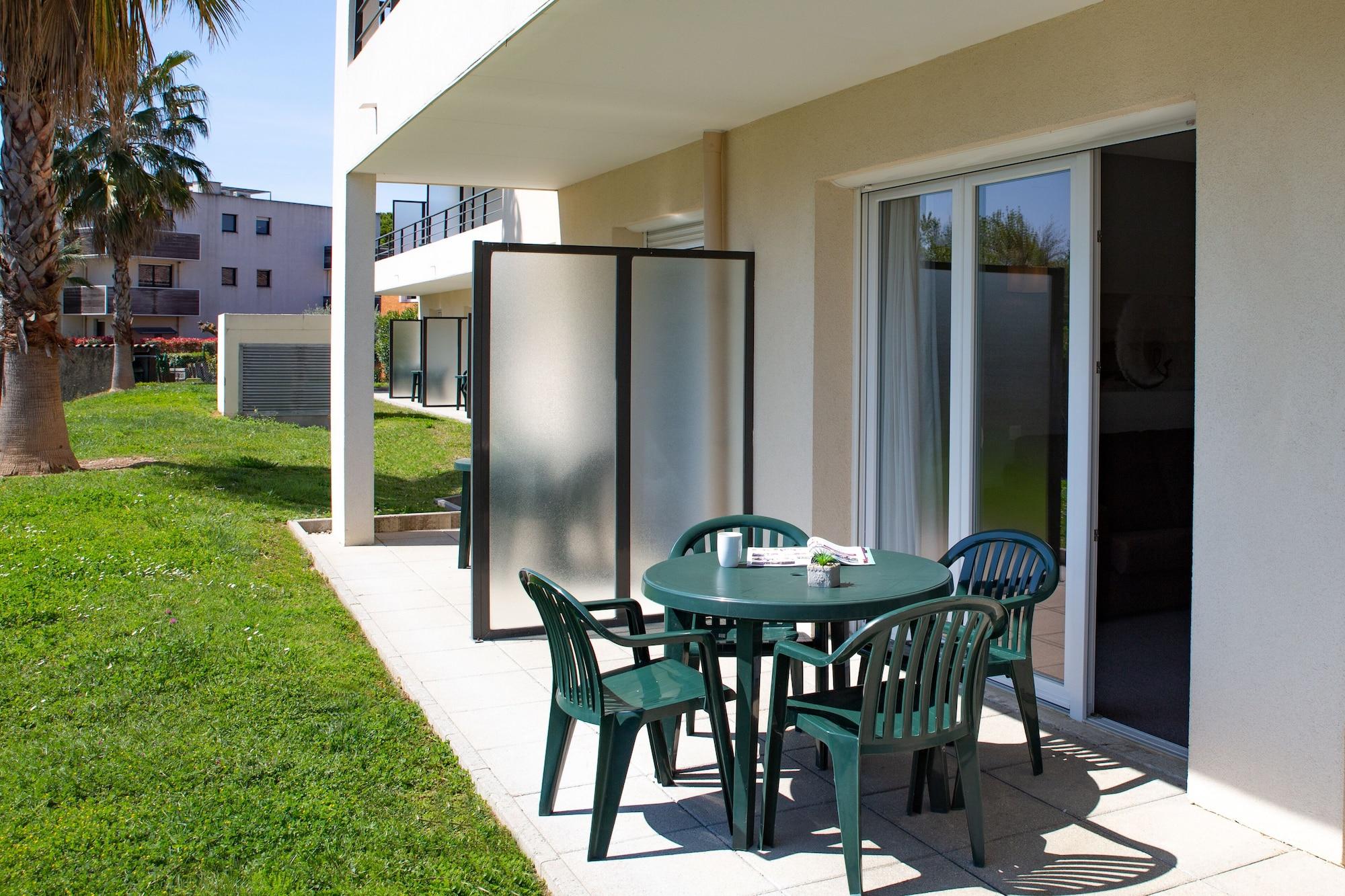 Comfort Aparthotel Cannes Mandelieu Bagian luar foto