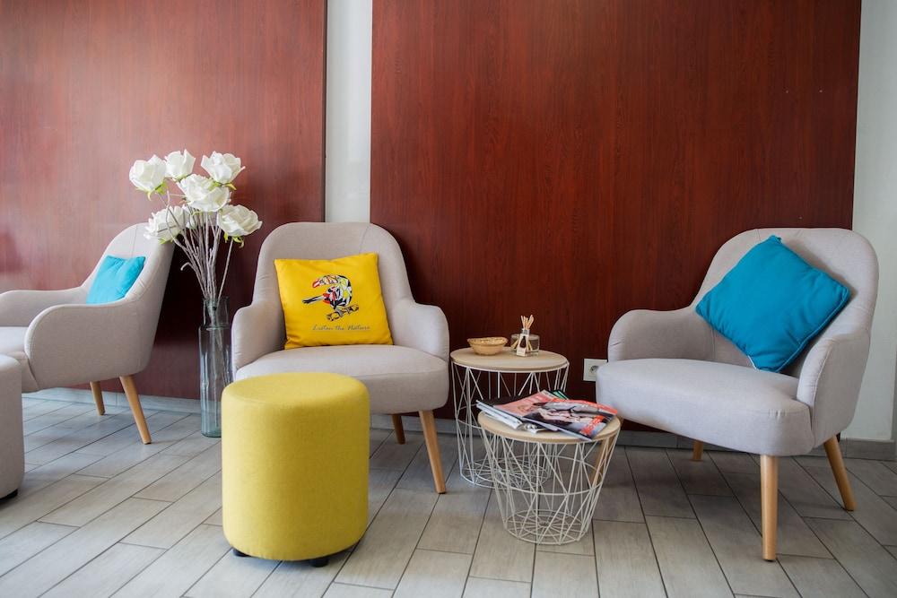 Comfort Aparthotel Cannes Mandelieu Bagian luar foto