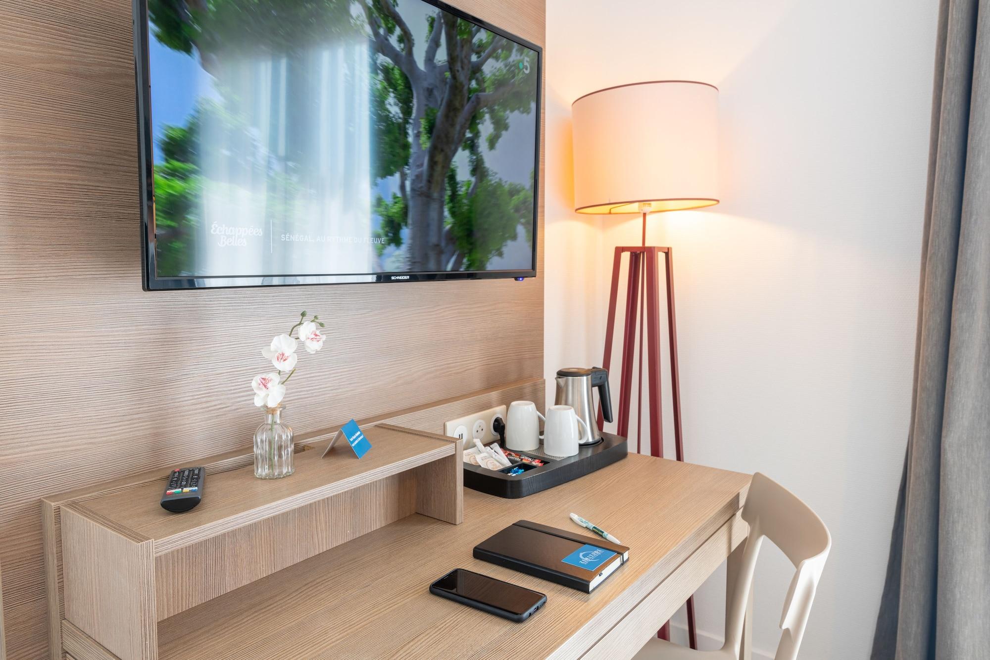 Comfort Aparthotel Cannes Mandelieu Bagian luar foto