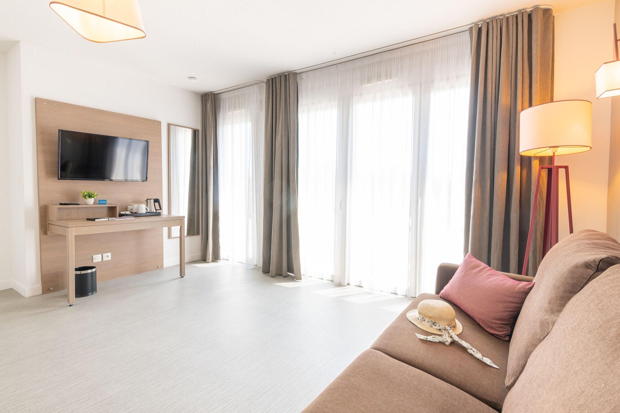 Zenitude Hotel-Residences Cannes Mandelieu Confort Bagian luar foto