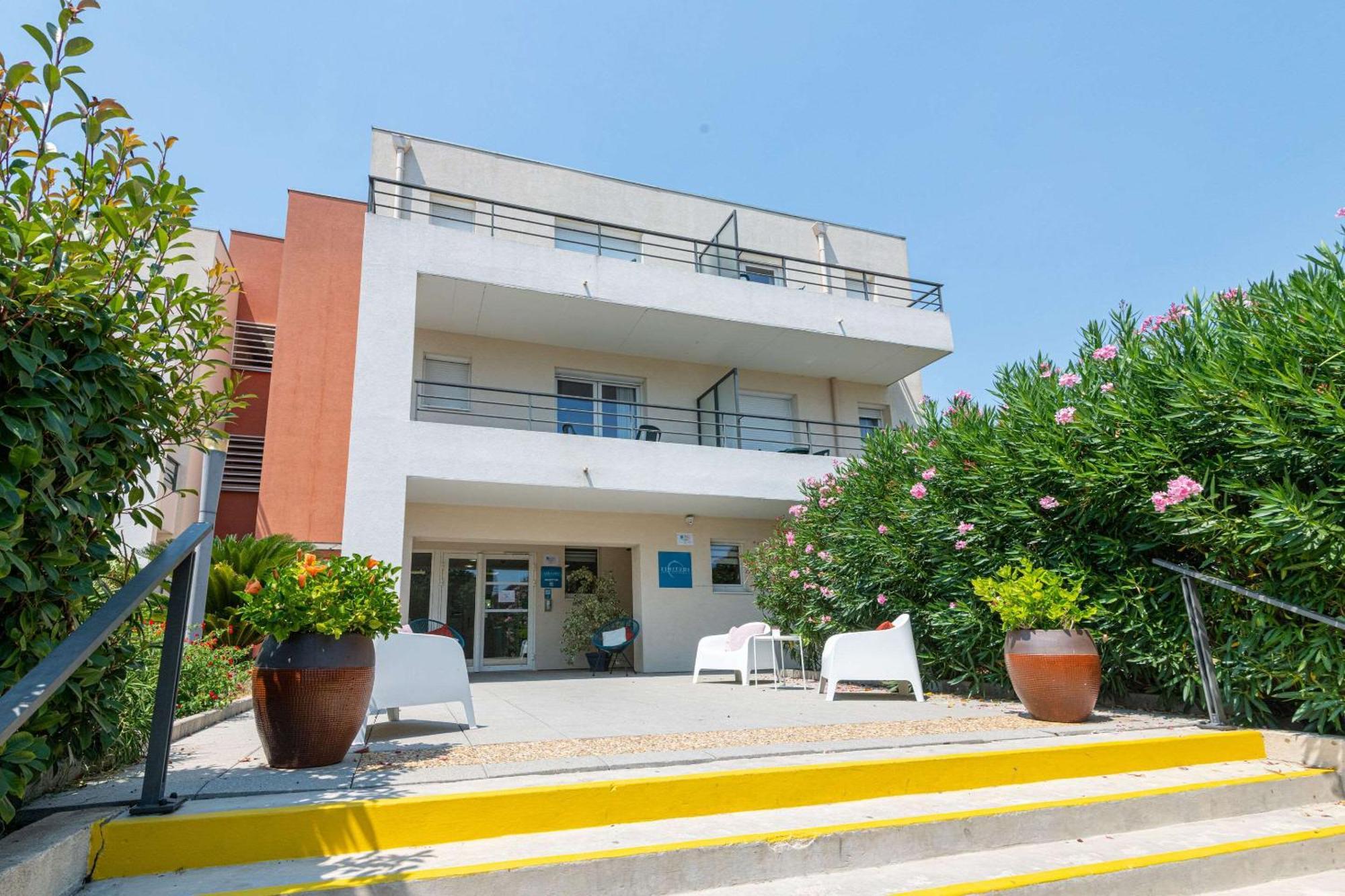 Comfort Aparthotel Cannes Mandelieu Bagian luar foto