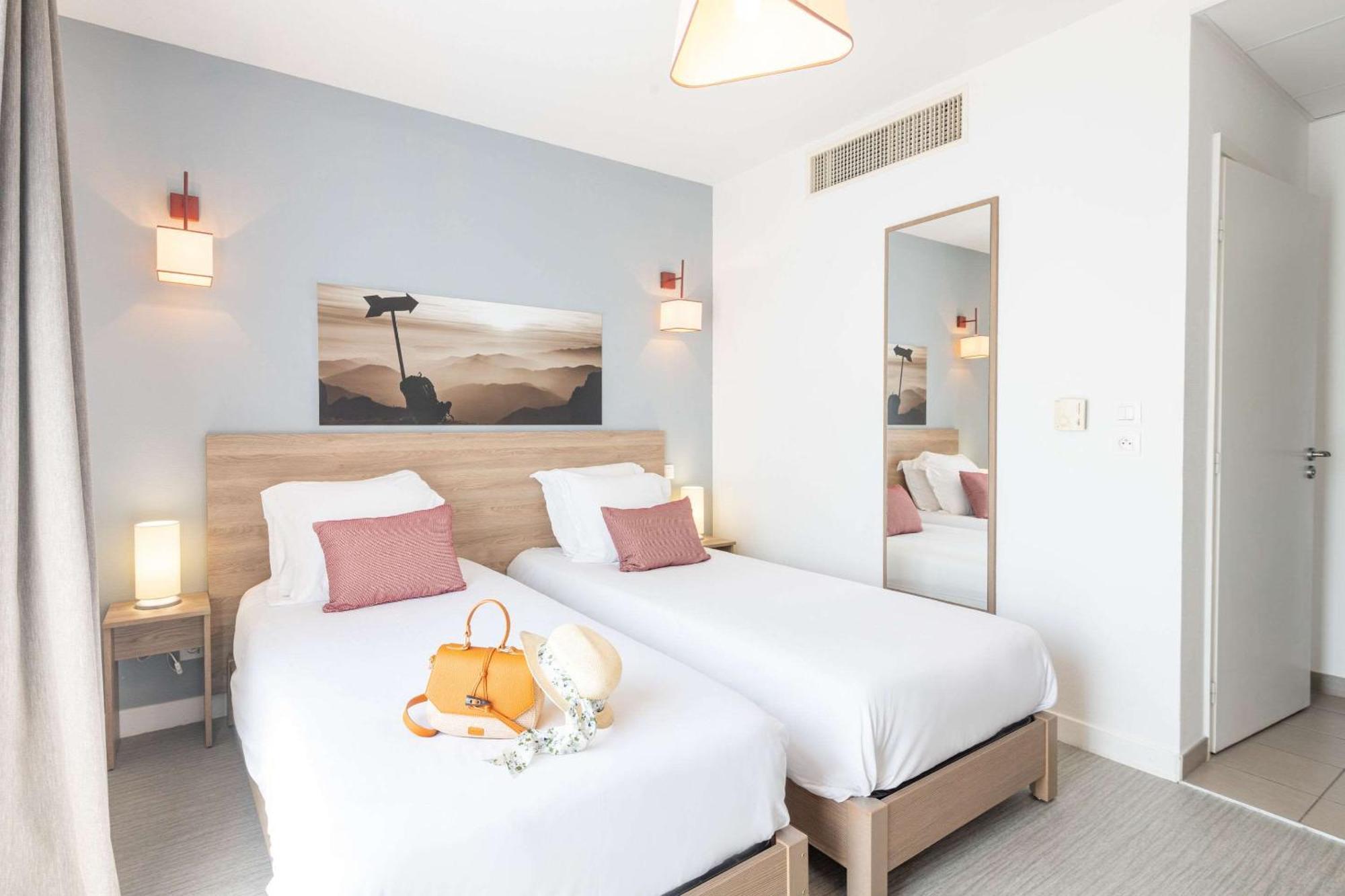 Zenitude Hotel-Residences Cannes Mandelieu Confort Bagian luar foto