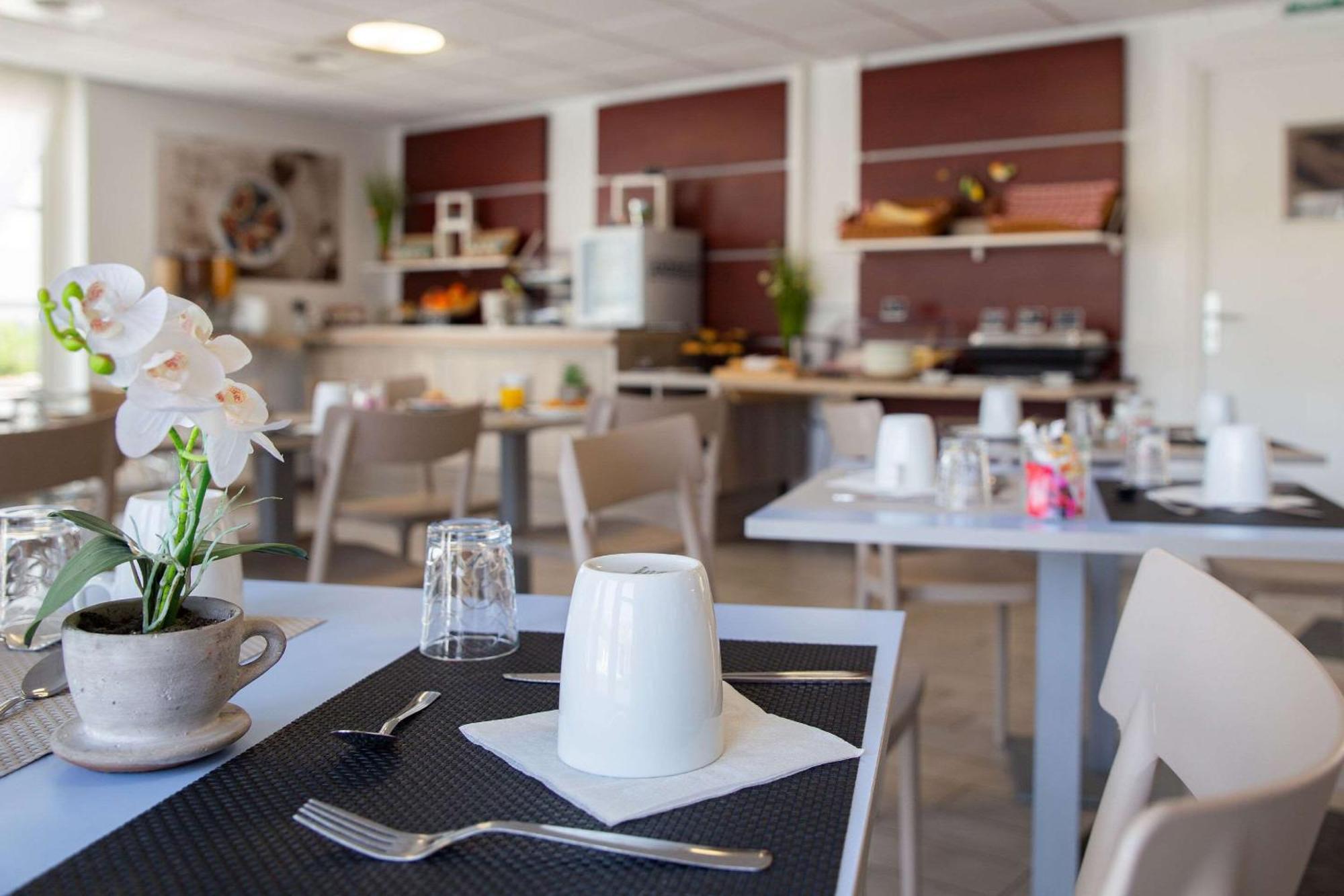 Comfort Aparthotel Cannes Mandelieu Bagian luar foto