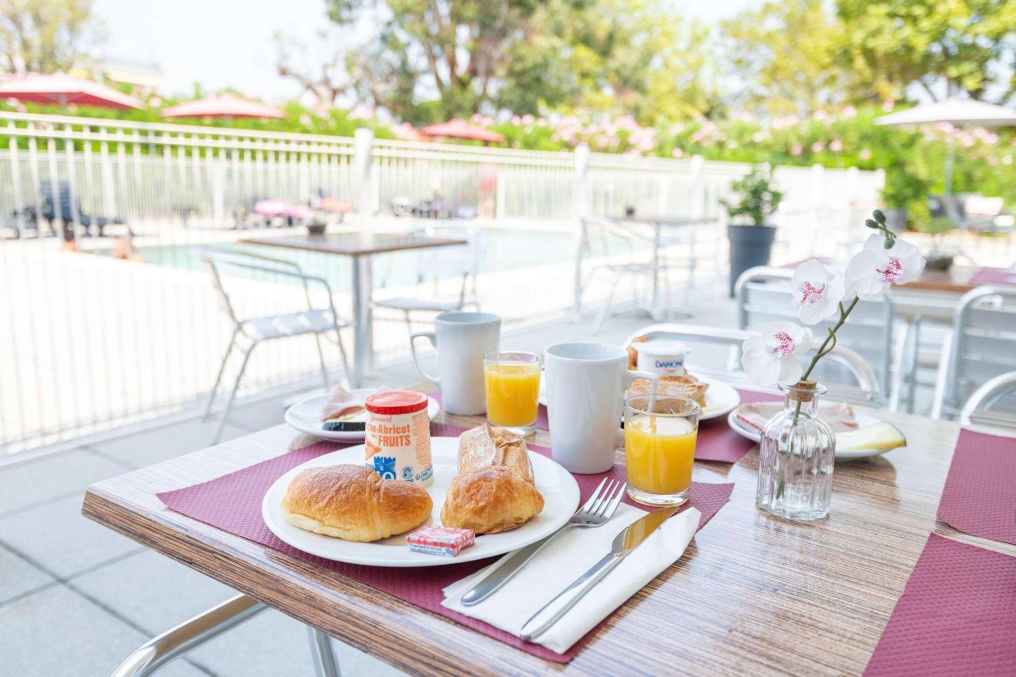 Comfort Aparthotel Cannes Mandelieu Bagian luar foto