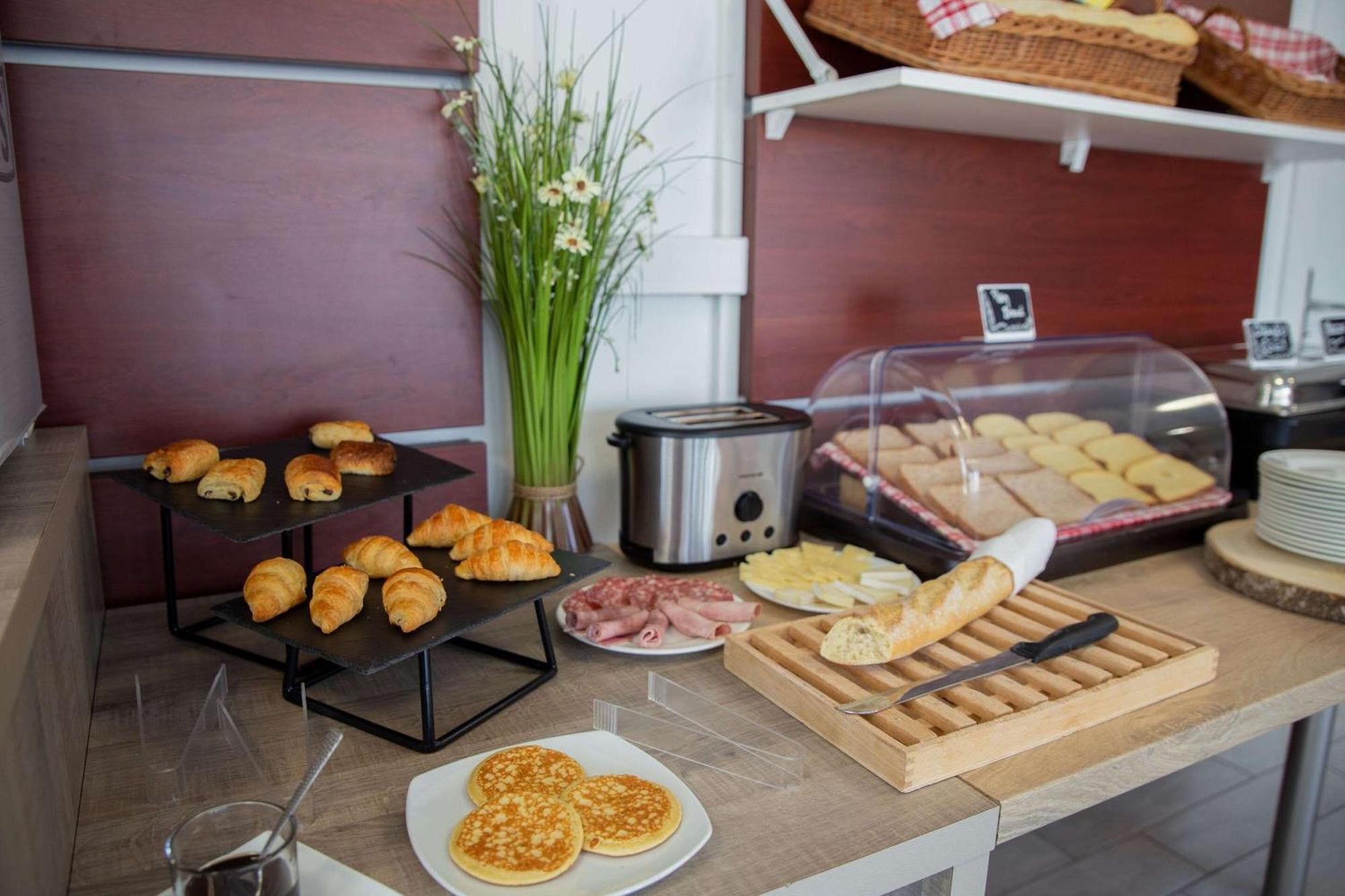 Comfort Aparthotel Cannes Mandelieu Bagian luar foto