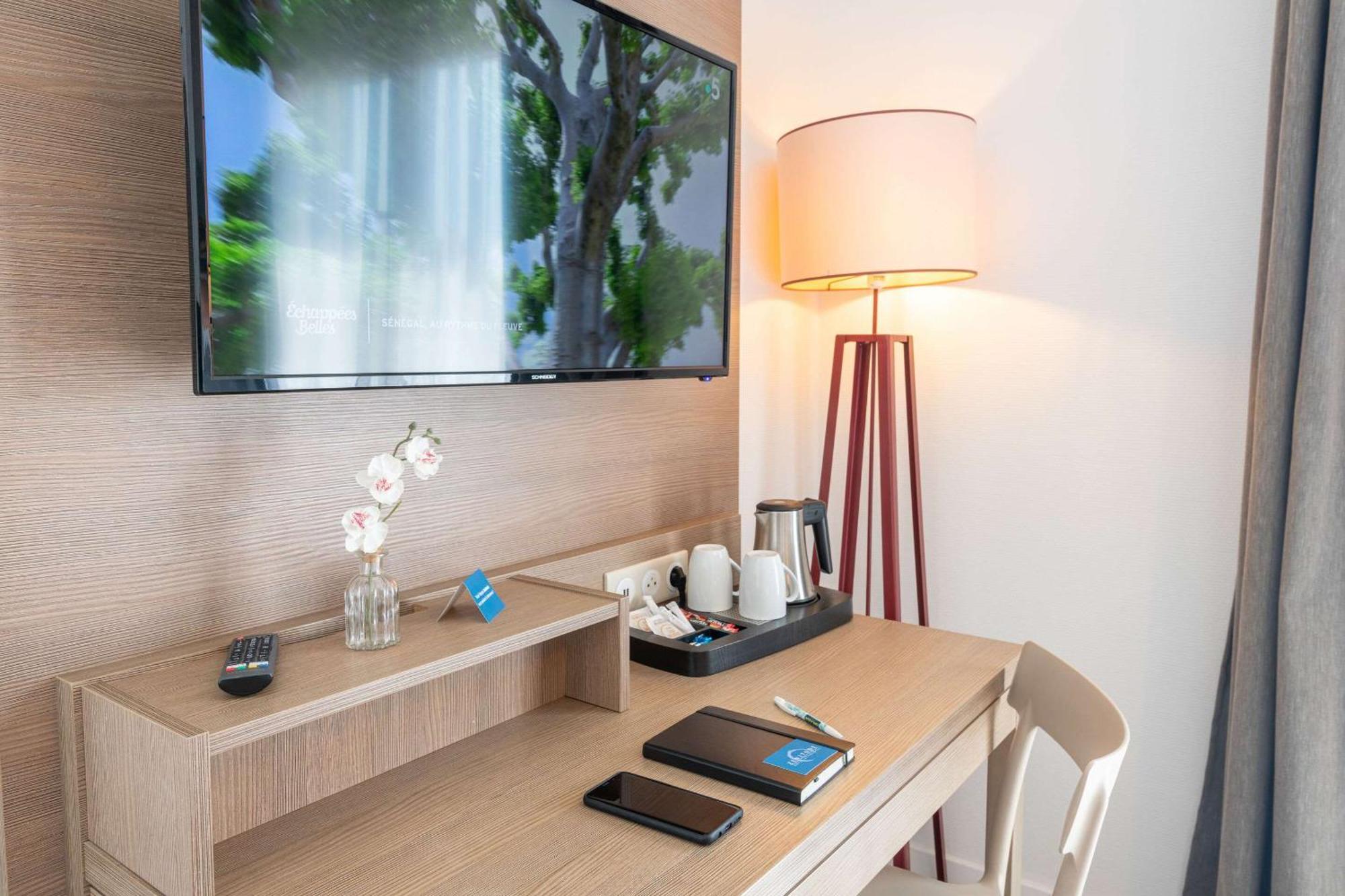 Comfort Aparthotel Cannes Mandelieu Bagian luar foto