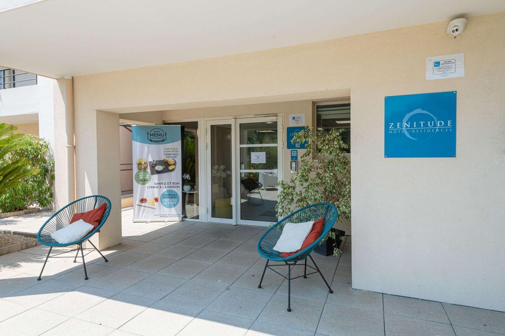 Comfort Aparthotel Cannes Mandelieu Bagian luar foto