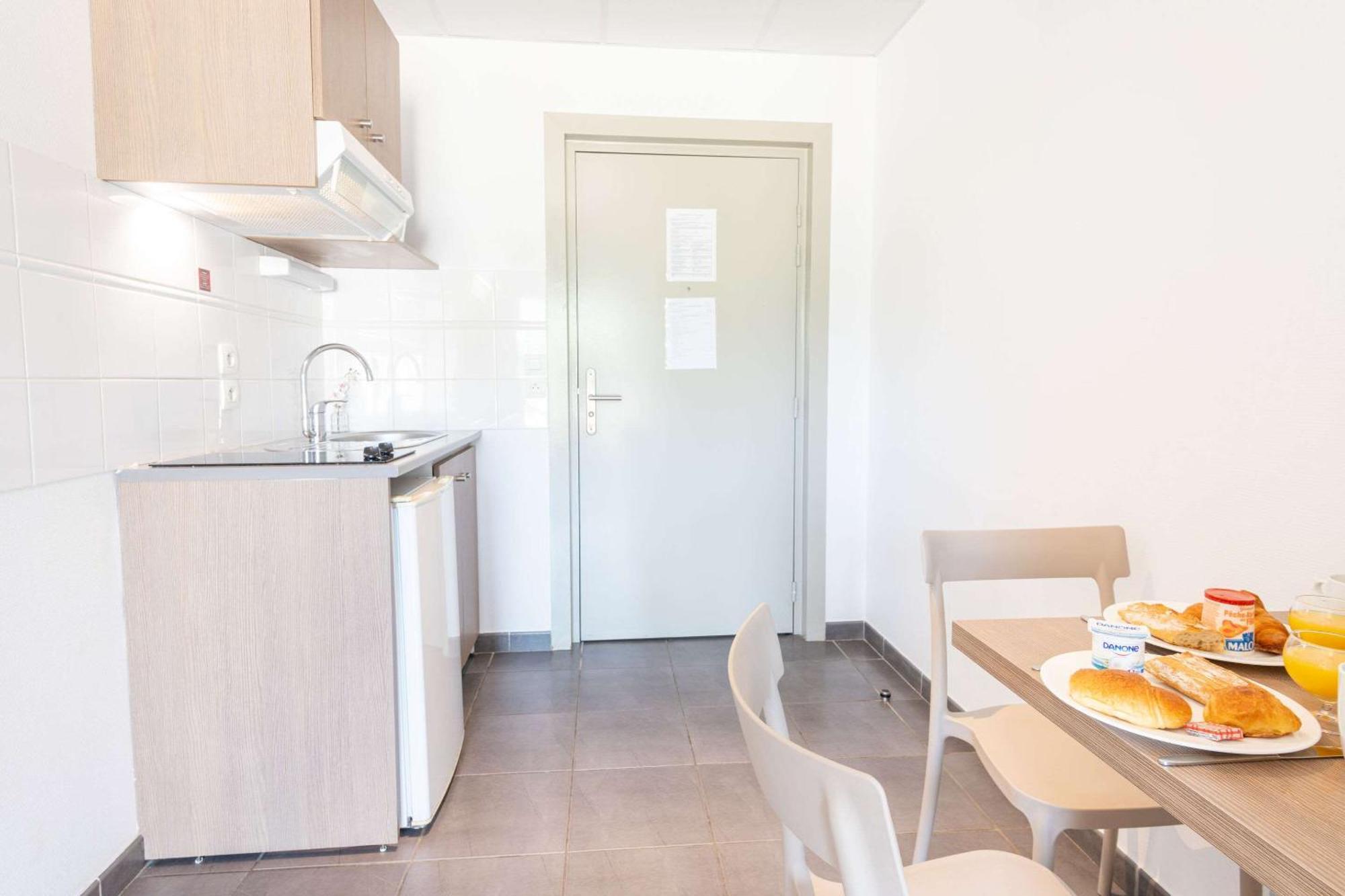 Comfort Aparthotel Cannes Mandelieu Bagian luar foto