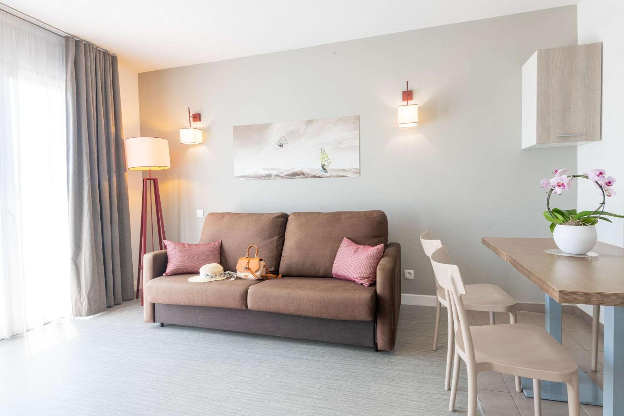 Comfort Aparthotel Cannes Mandelieu Bagian luar foto