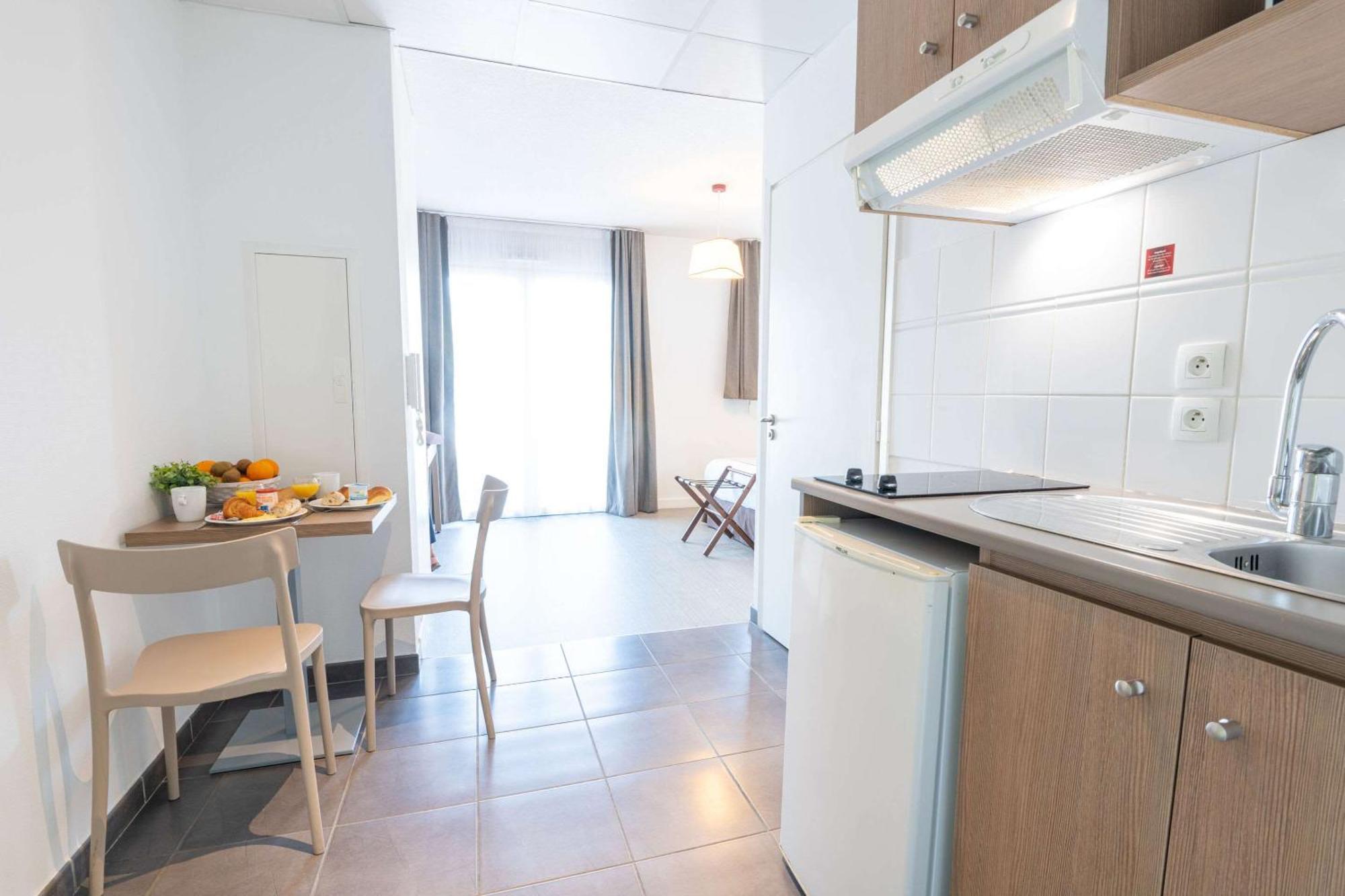 Comfort Aparthotel Cannes Mandelieu Bagian luar foto