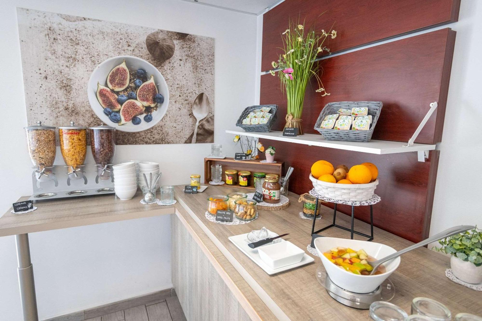 Comfort Aparthotel Cannes Mandelieu Bagian luar foto